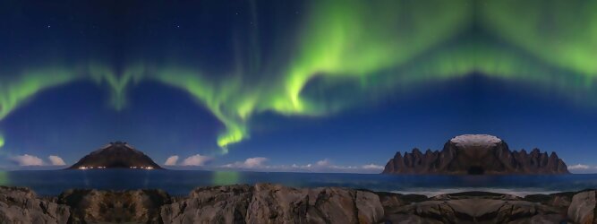 Trip Single Reisetipps - Polarlichter Norwegen Tromso - Skandinaviens eiskalte Schönheit fasziniert mit atemberaubenden Nordlichtern und geradezu außerirdisch imposanten Gebirgskulissen. Land der Mitternachtssonne am Polarkreis, ein Paradies für Wanderer, Naturfreunde, Hobbyfotografen und Instagram er/innen. Tromsø liegt unter dem sogenannten „Nordpollichtoval“, das den magnetischen Nordpol wie ein Ring oder Gürtel umschließt. Hier wird das Polarlicht auch Aurora Borealis genannt. Aufgrund der Struktur des Erdmagnetfeldes sind sie in dieser Region auch in Zeiten geringer Sonnenaktivität besonders häufig und intensiv zu beobachten.